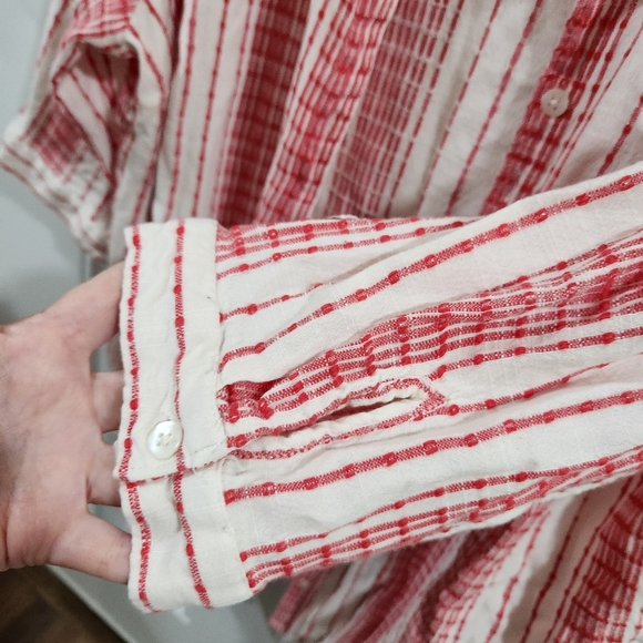 Catherine's button-up top 2x - Picture 4 of 6